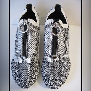 Brand New DKNY shoes/ sneakers /casual shoe never worn 
Size 11